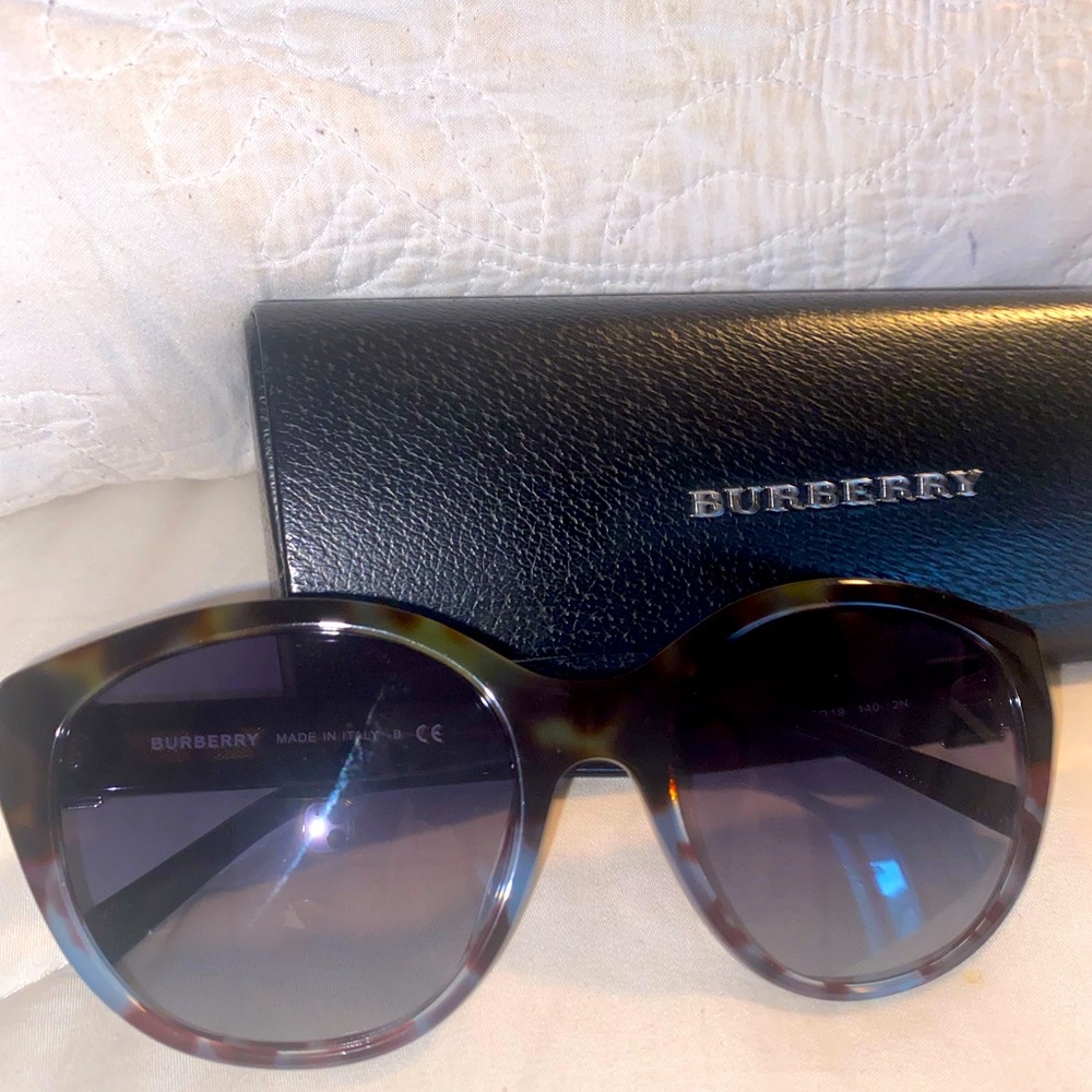 Authentic Burberry Black & Green Sunglasses